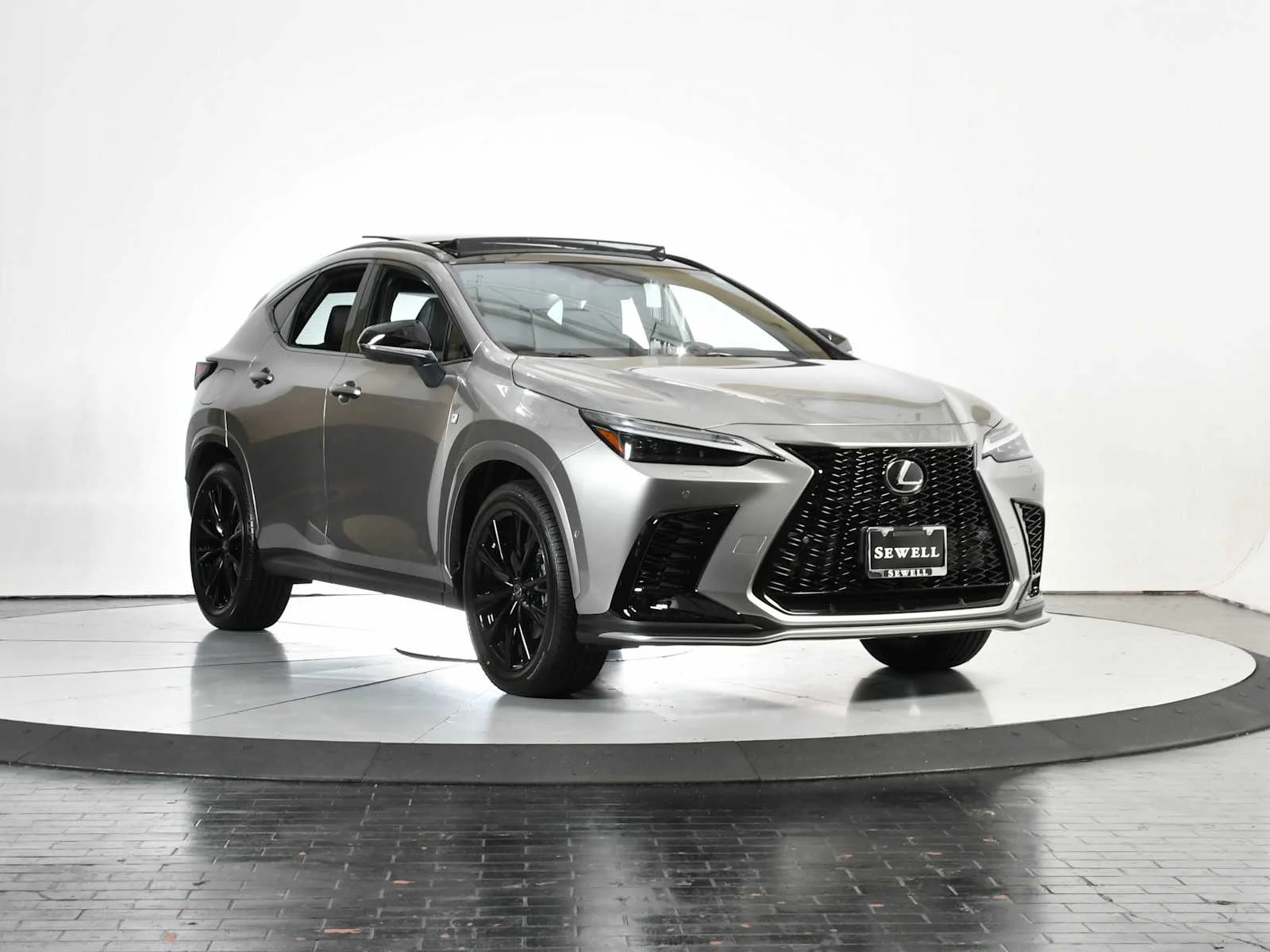 2026 Lexus NX PHEV 450h+ - Photo 9