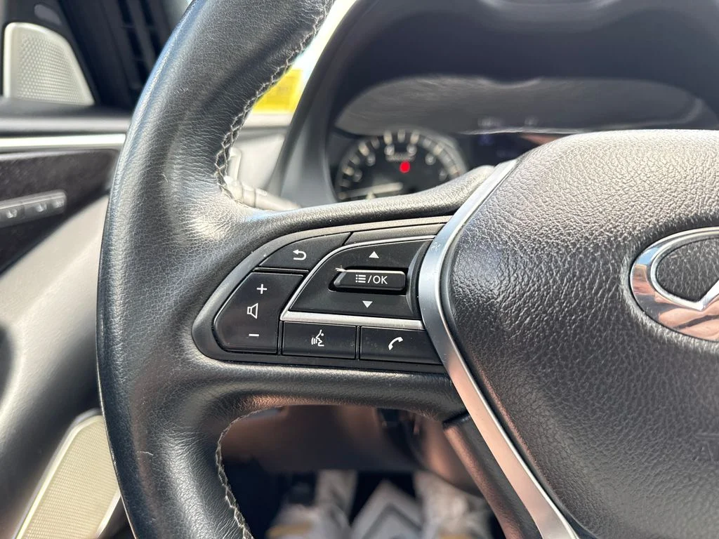 Used 2022 White INFINITI SENSORY image 18