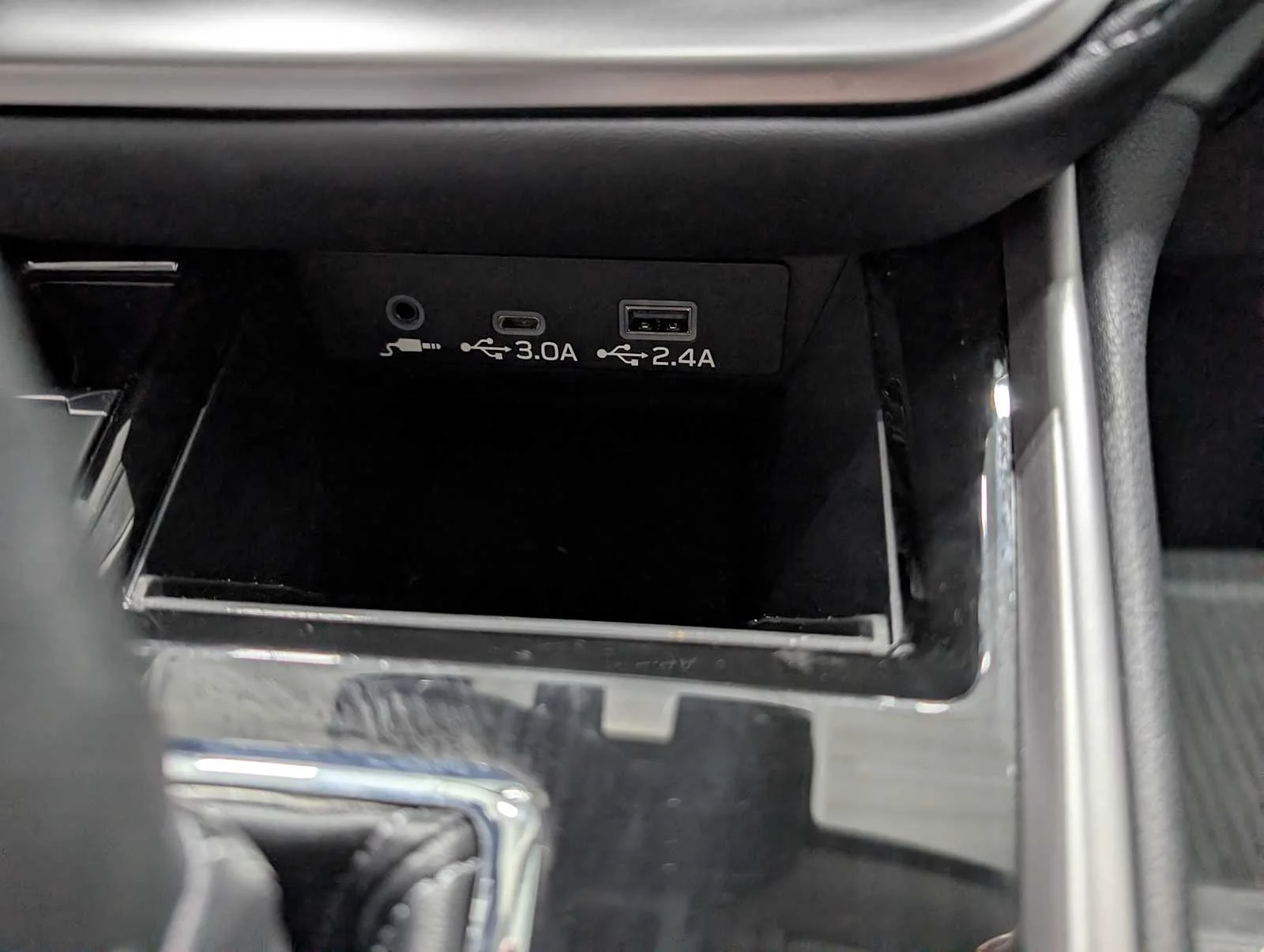 Used 2025 Crystal White Pearl Subaru Limited image 30