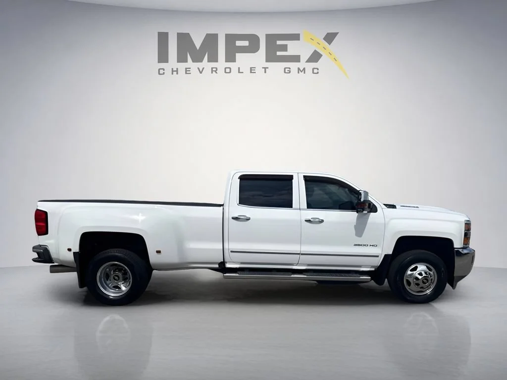 Used 2018 SUMMIT WHITE Chevrolet LTZ image 6