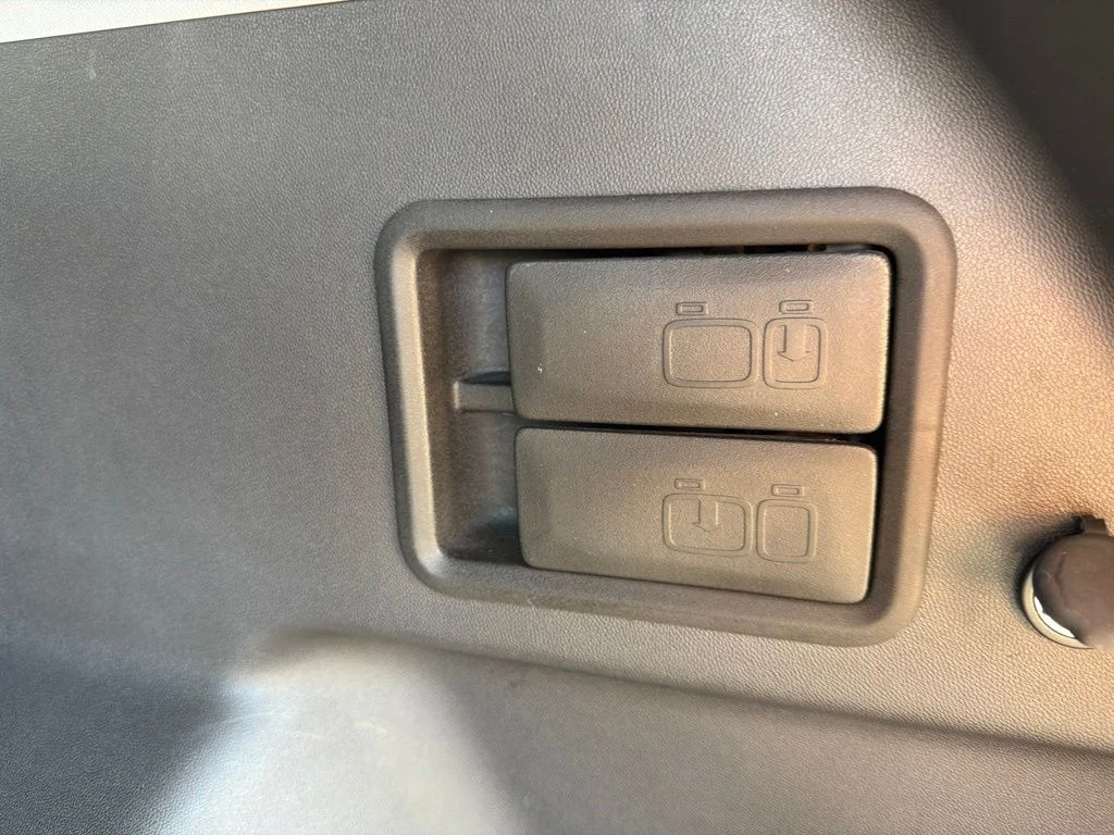 Used 2024 White GMC AT4 image 12