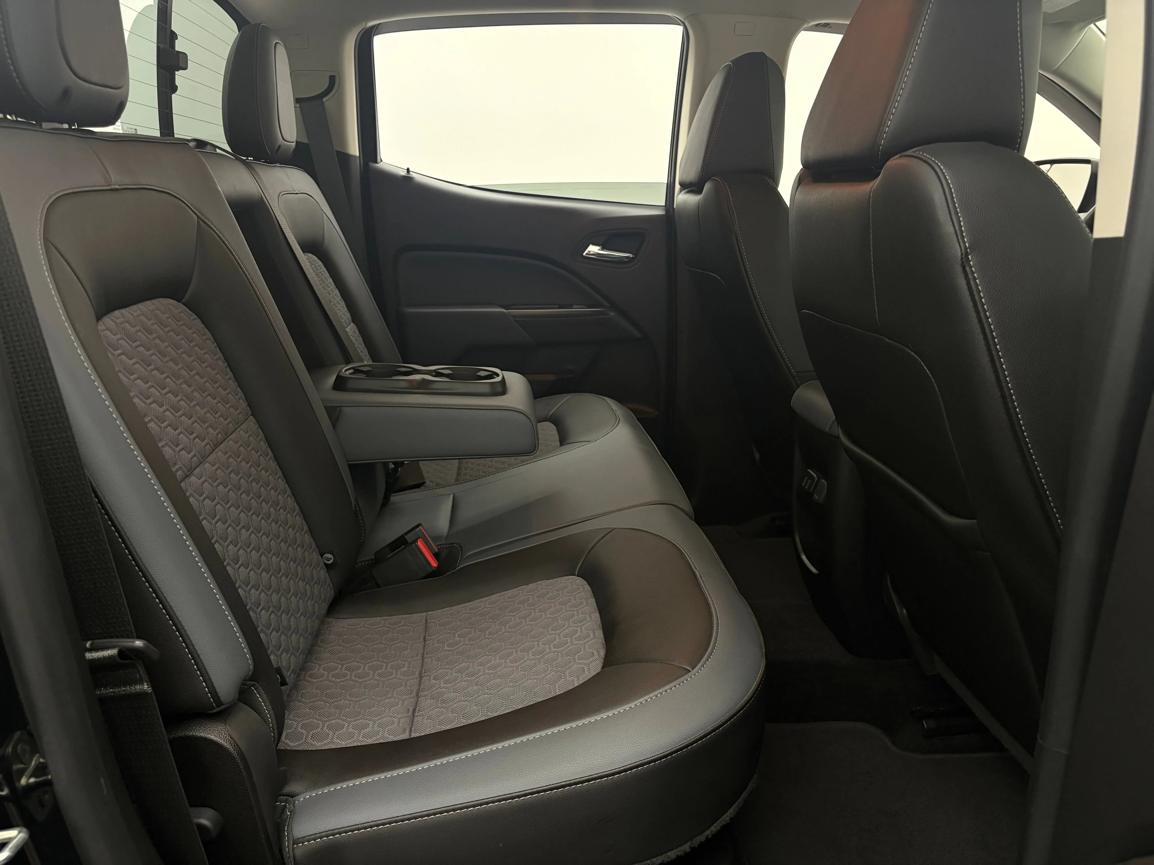 Used 2018 BLACK Chevrolet 4WD Z71 image 35