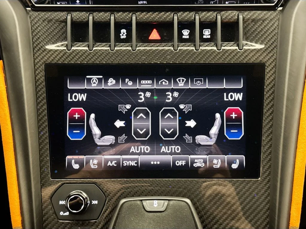 Used 2023  Lamborghini Performante image 16
