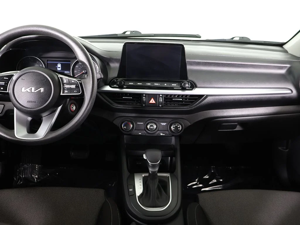 Used 2022 White Kia LXS image 39