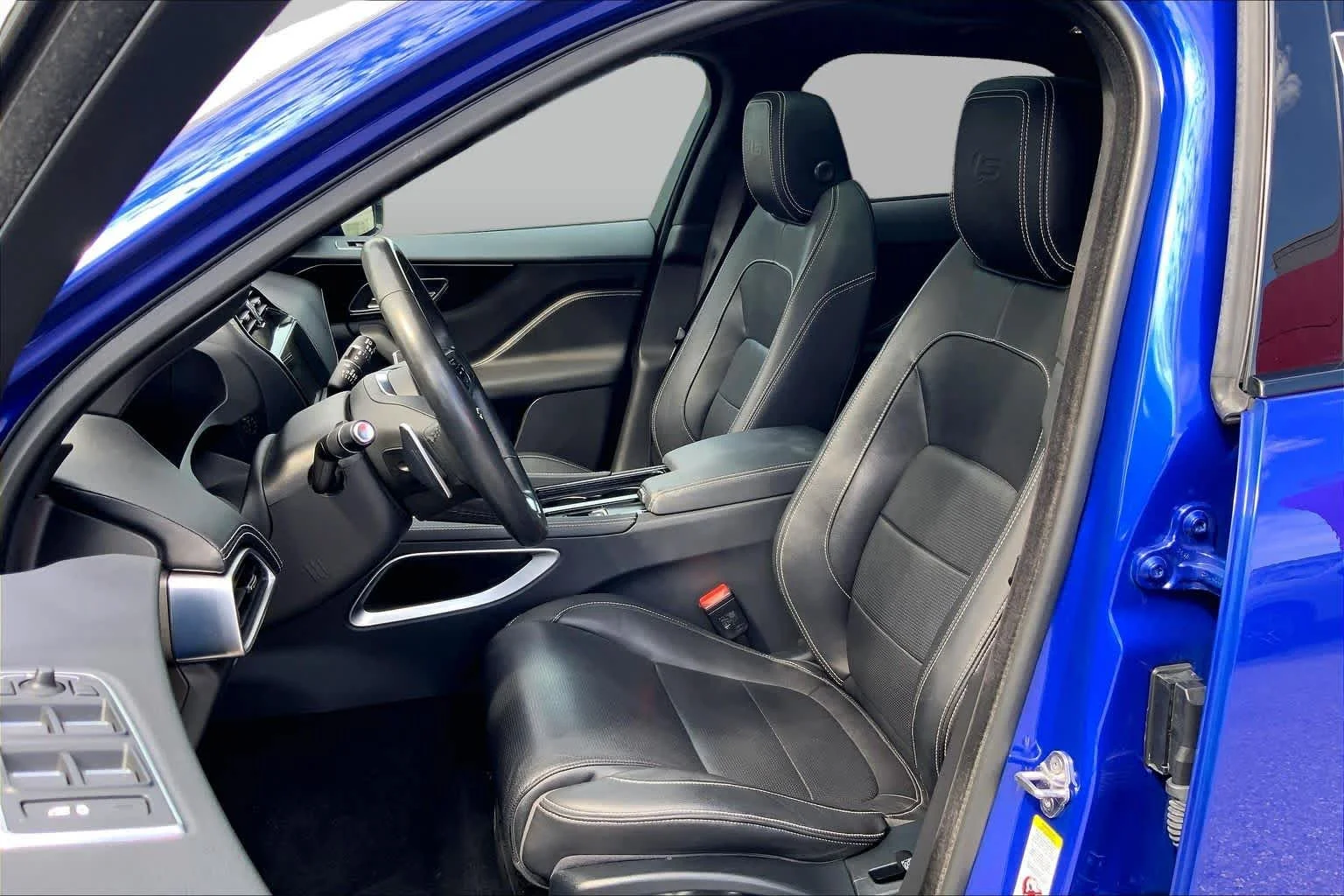 Used 2019  Jaguar S image 9