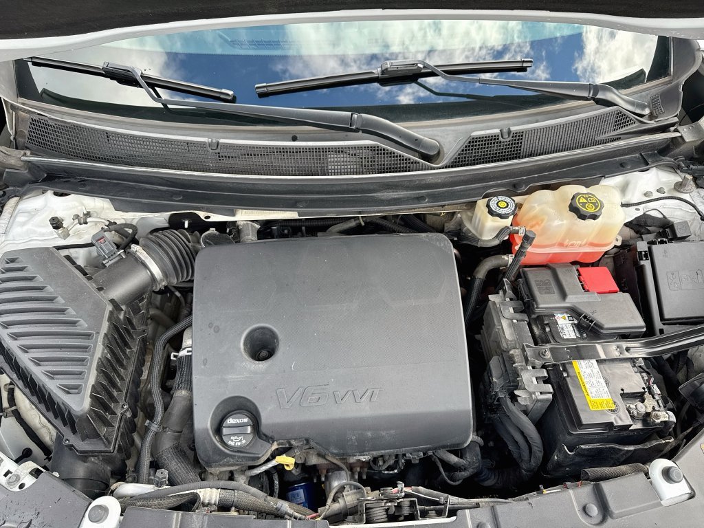 Used 2020 SUMMIT WHITE Chevrolet LT Cloth image 34