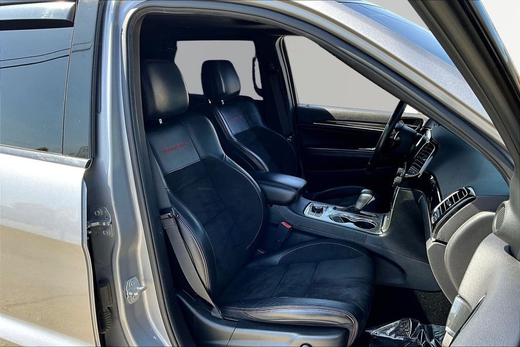 Used 2019 Silver Jeep Trailhawk image 30