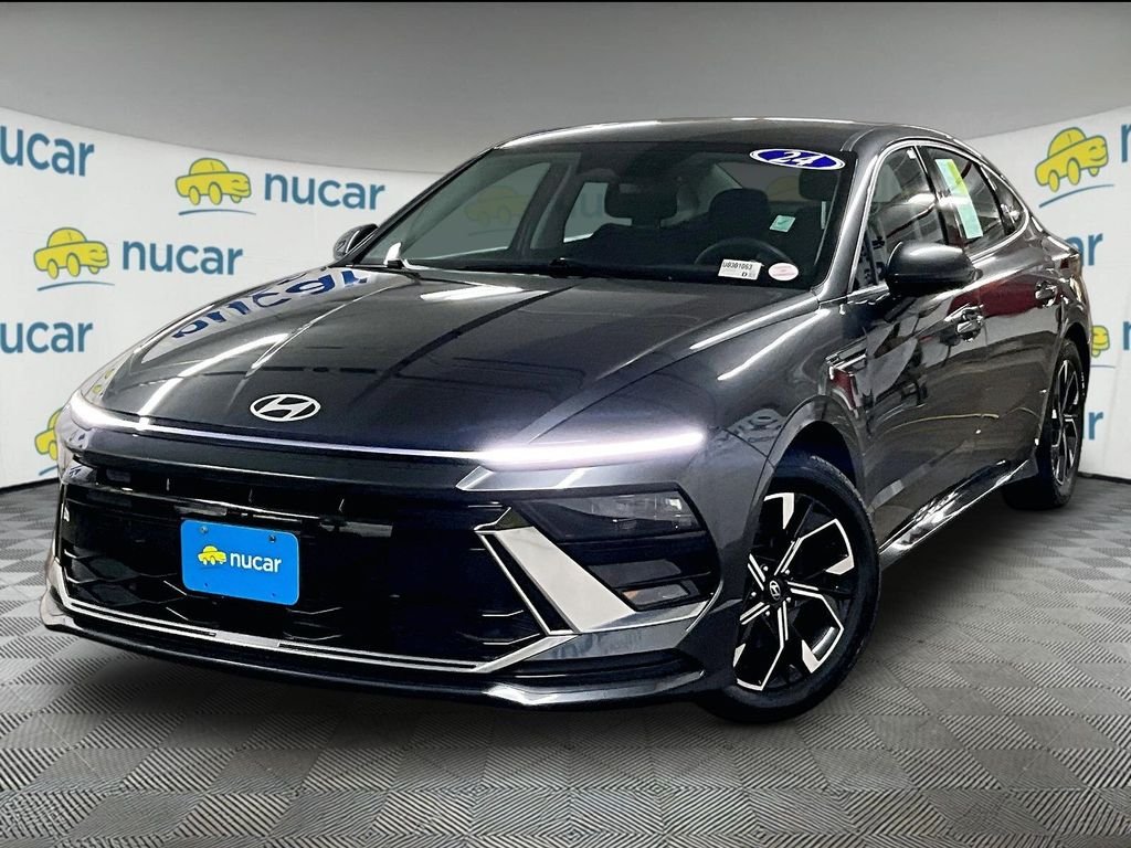 Used 2024 Gray Hyundai SEL image 3
