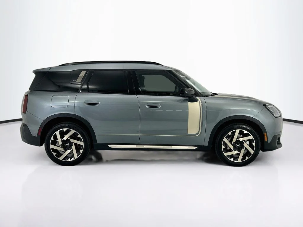 New 2027 Smokey Green Metallic MINI Iconic image 4