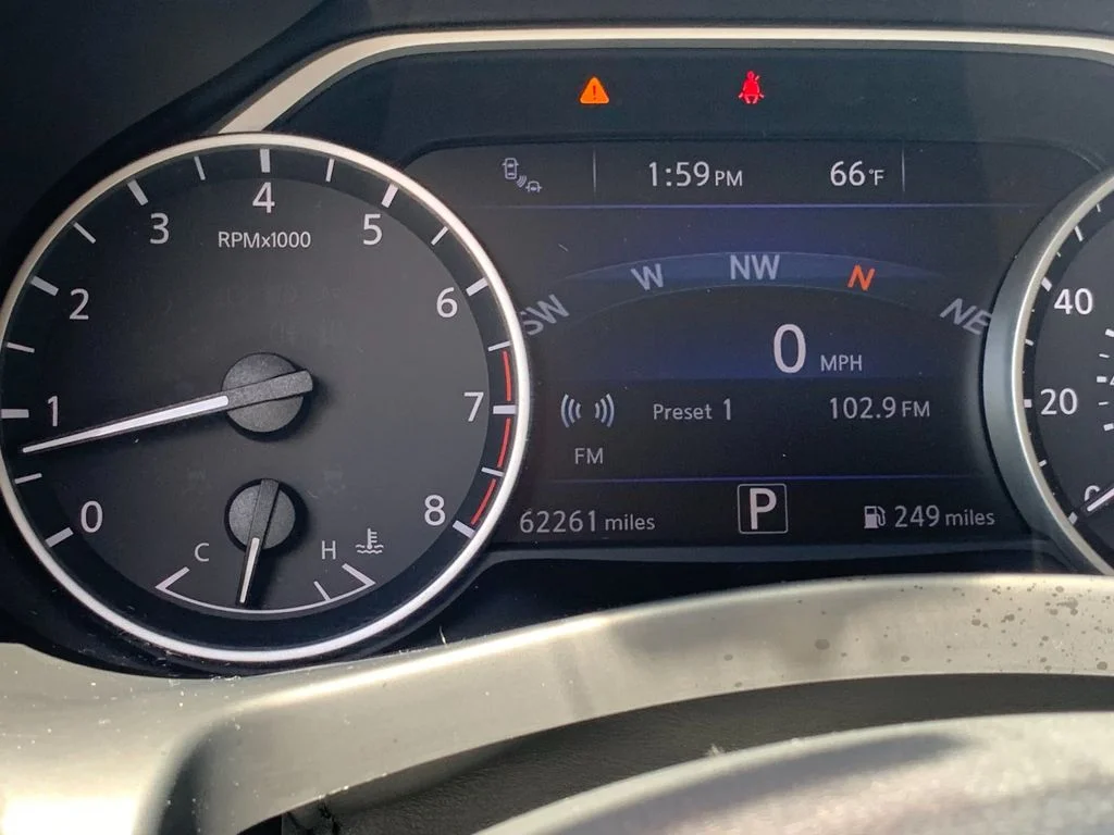 Used 2018 Gray Nissan SL image 29