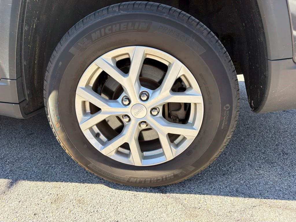 Used 2023 Gray Jeep Limited image 5