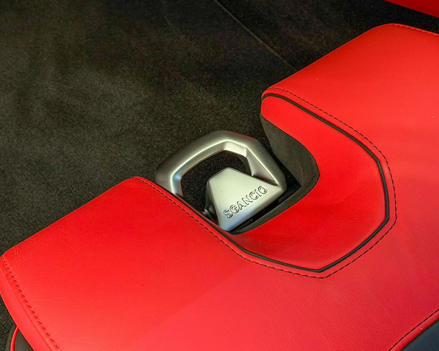 Used 2022  Lamborghini Base image 16