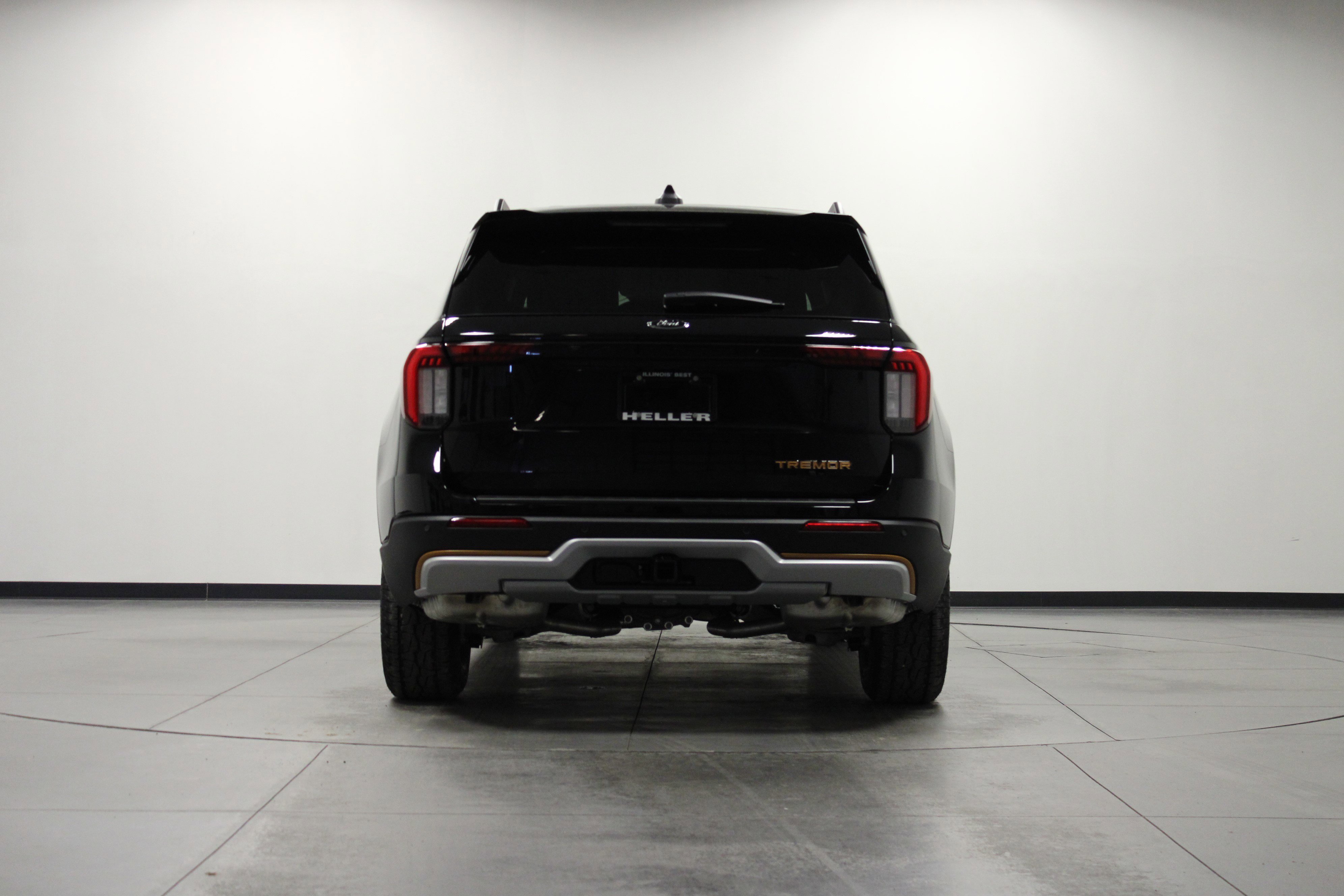 New 2026 Agate Black Metallic Ford Tremor image 5
