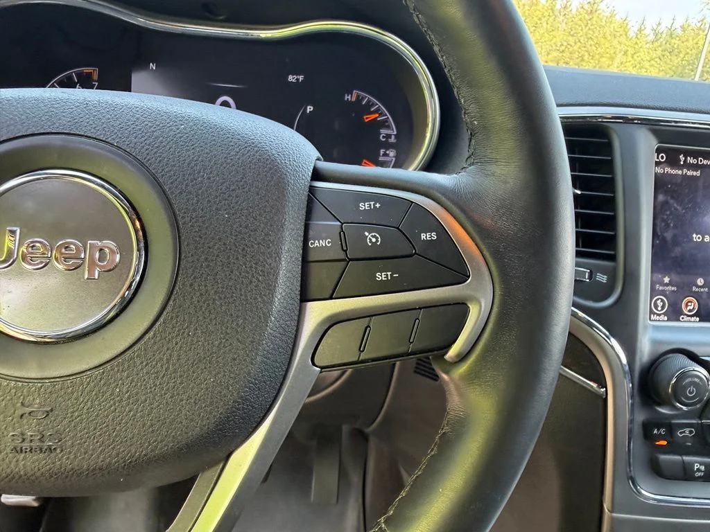 Used 2018 Bright White Clearcoat Jeep Limited image 12