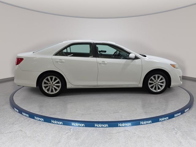 Used 2012 White Toyota XLE image 5