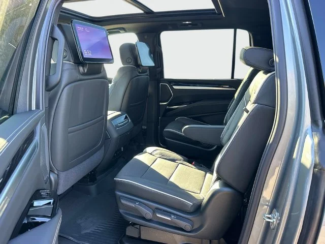 2027 Cadillac Escalade ESV Sport - Photo 11