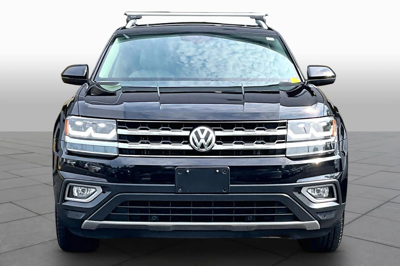 Used 2019 Deep Black Pearl Volkswagen 3.6L V6 SEL image 4