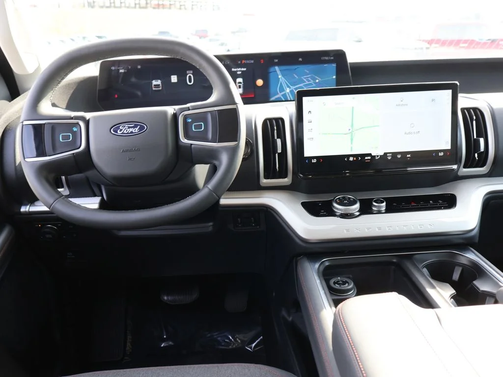Certified Used 2025 Oxford White Ford Active image 21