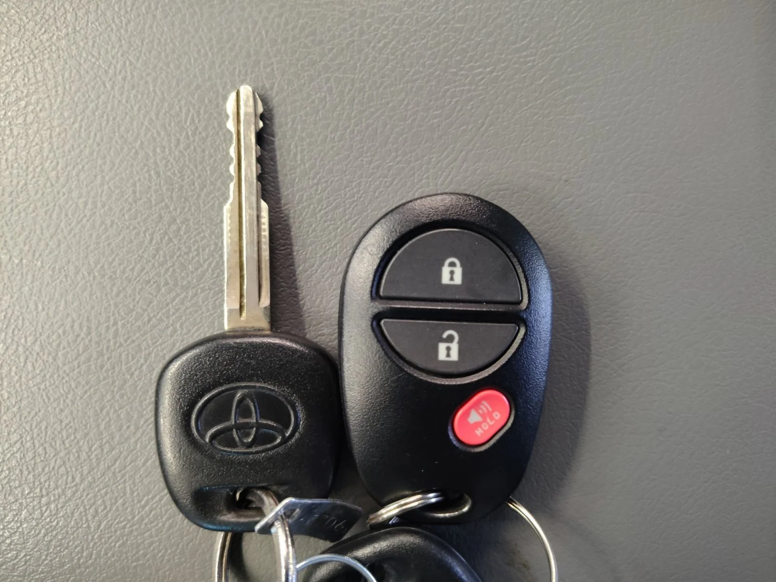 Used 2013 Super White Toyota Grade image 28