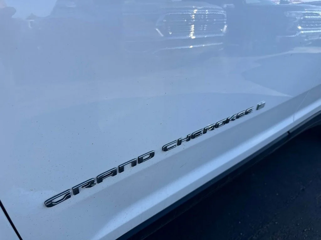Used 2023 White Jeep Limited image 10