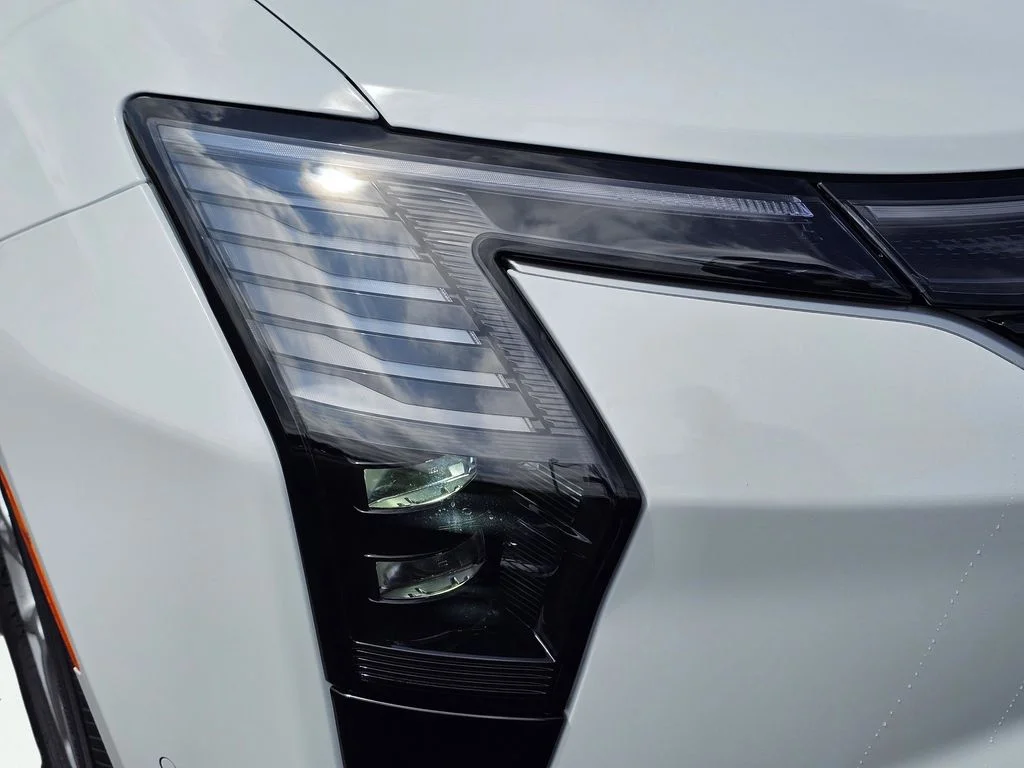 New 2027 Bright White Clear-Coat Exterior Paint Chrysler Select image 4