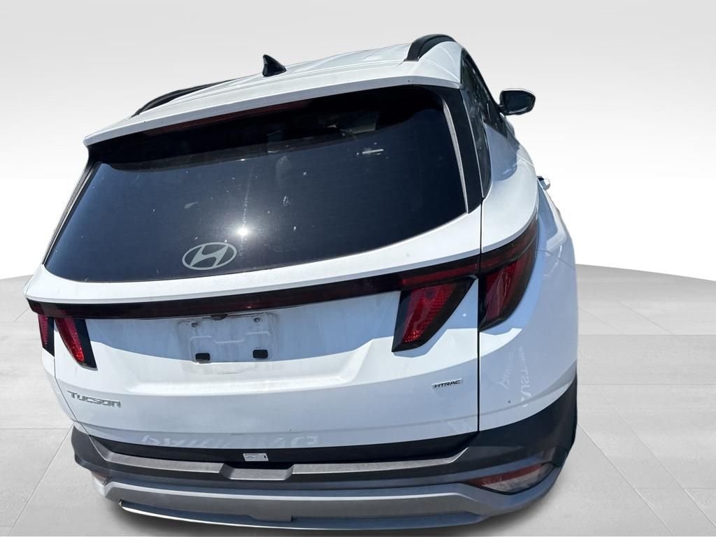 Used 2025 White Hyundai SEL image 9
