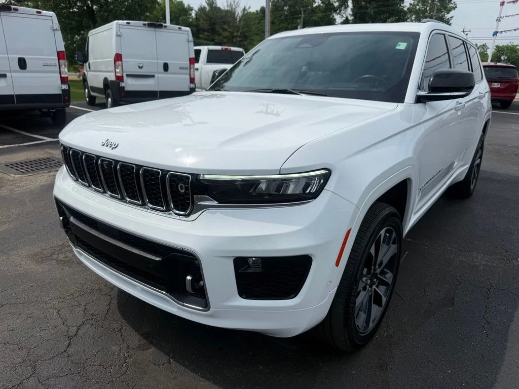 Used 2021 White/off-white Jeep Overland image 2