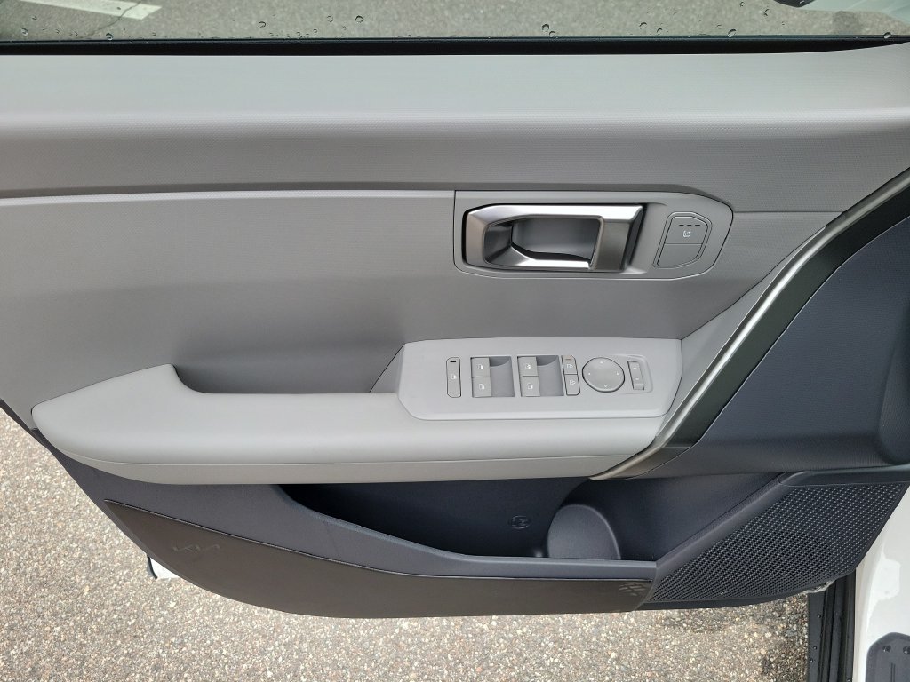 New 2027 Snow White Pearl Kia S image 17