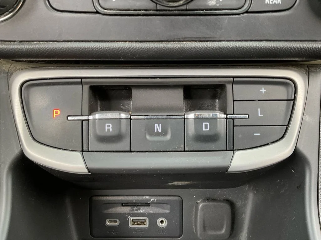 Used 2023 White GMC SLE image 34