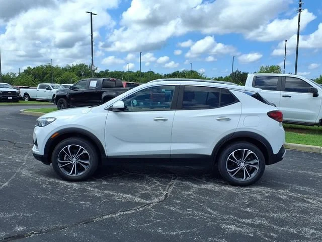 Used 2021 SUMMIT WHITE Buick Select image 15