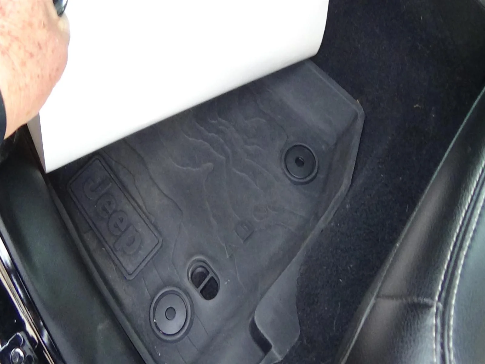 Used 2022 Black Clear Coat (px8) Jeep Overland image 16