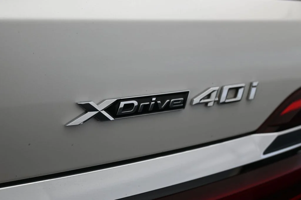 Used 2020 Mineral White Metallic BMW xDrive40i image 40