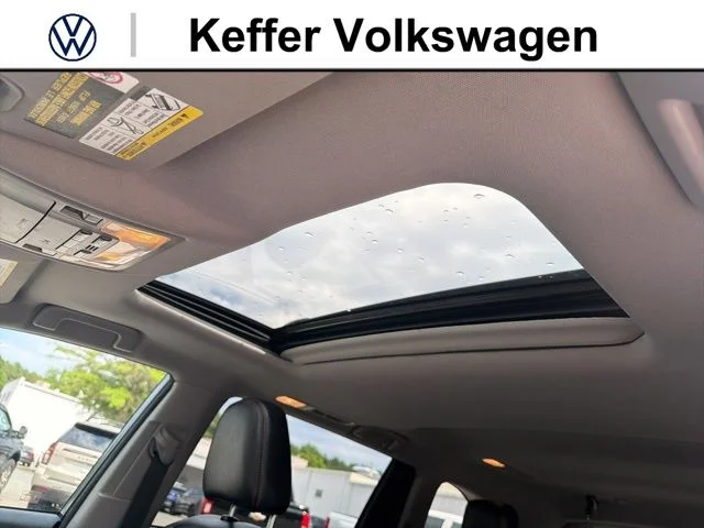 Used 2018 Blue Toyota XLE image 29