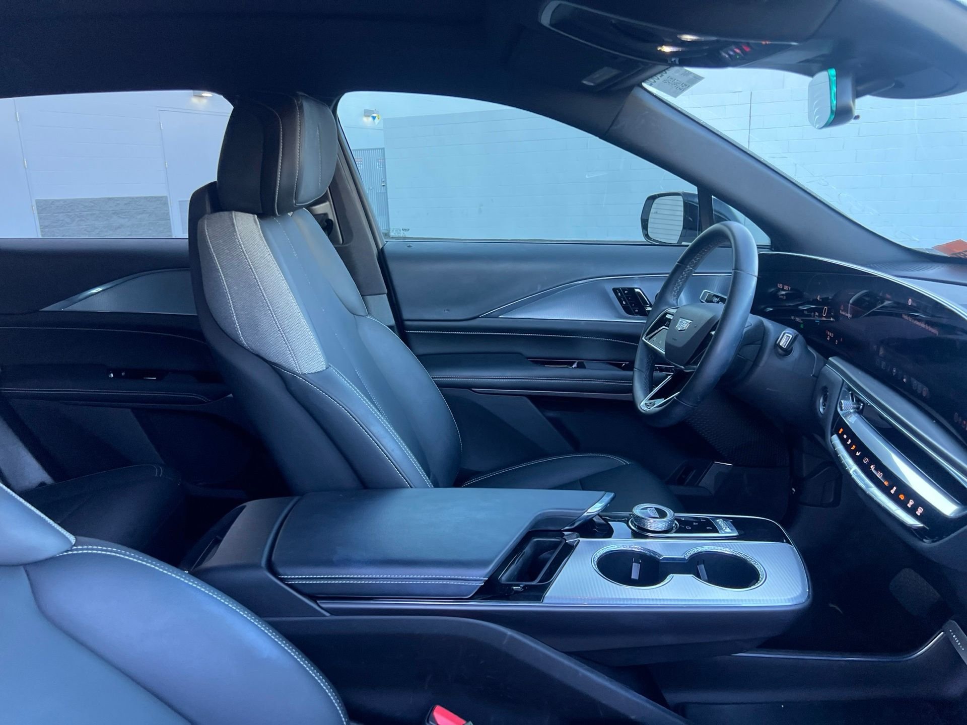 Used 2024 White Cadillac Tech image 17