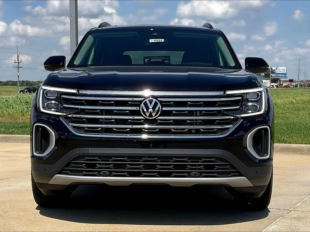 New 2026 Black Volkswagen SE w/Technology image 5