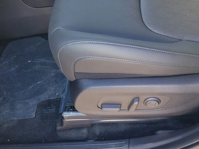 New 2026 Ivory Silver Kia EX image 9