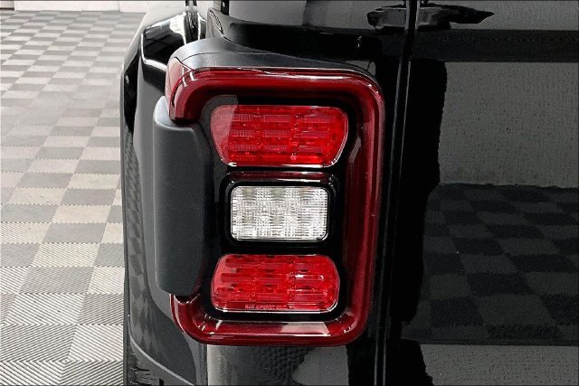 Used 2021 Black Clearcoat Jeep High Altitude image 36