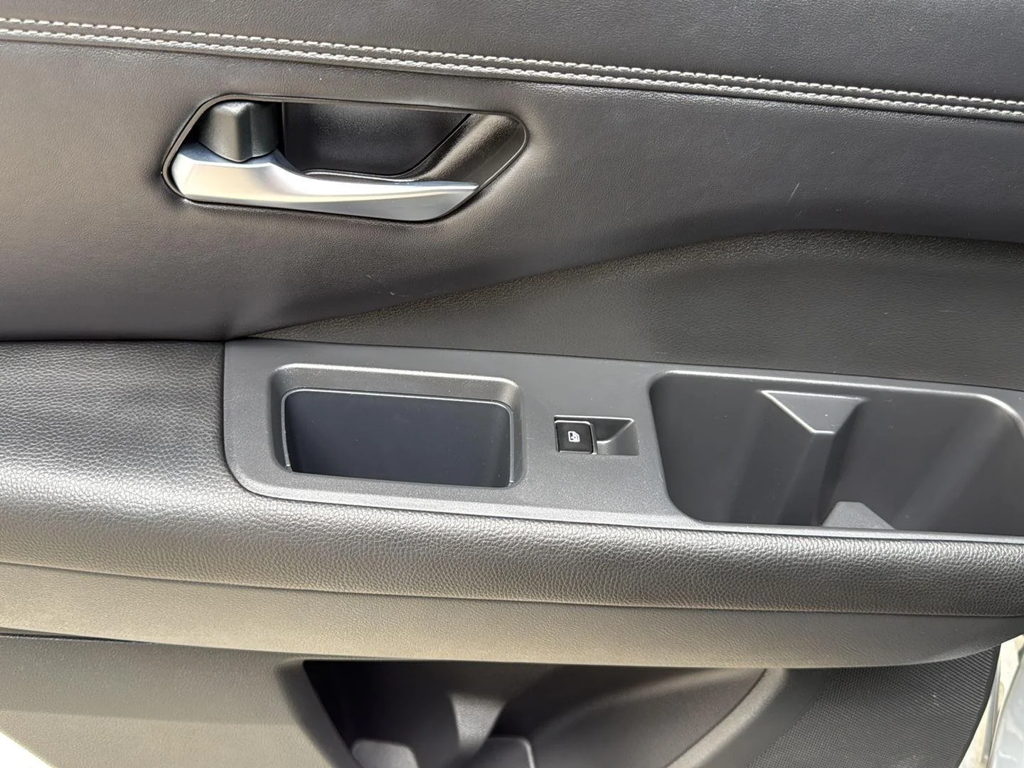 Certified Used 2024 Boulder Gray Pearl/Super Black Nissan Platinum image 18