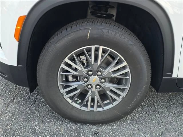 New 2026 Summit White Chevrolet LT image 30