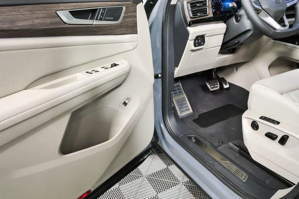 New 2026 Pure Gray Volkswagen 2.0T SEL Premium R-Line image 7