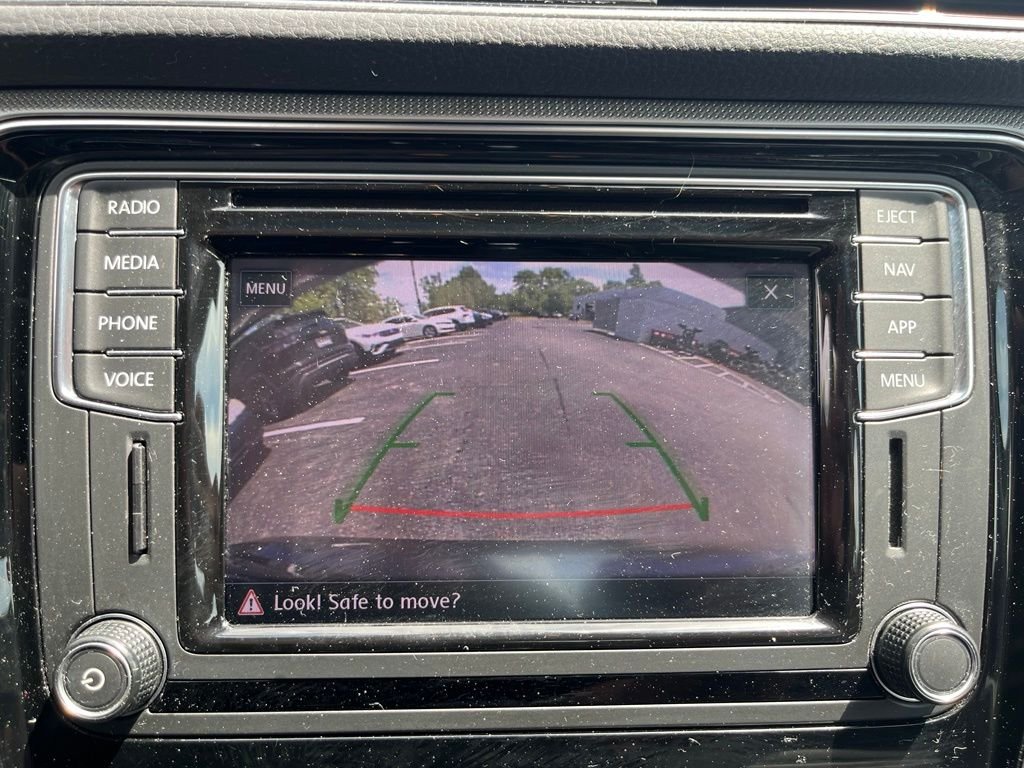 Used 2018 Black Volkswagen 2.0T SEL Premium image 18