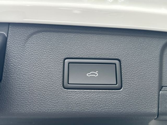 New 2026 Opal White Pearl Volkswagen 2.0T SEL Premium R-Line 4MOTION image 19