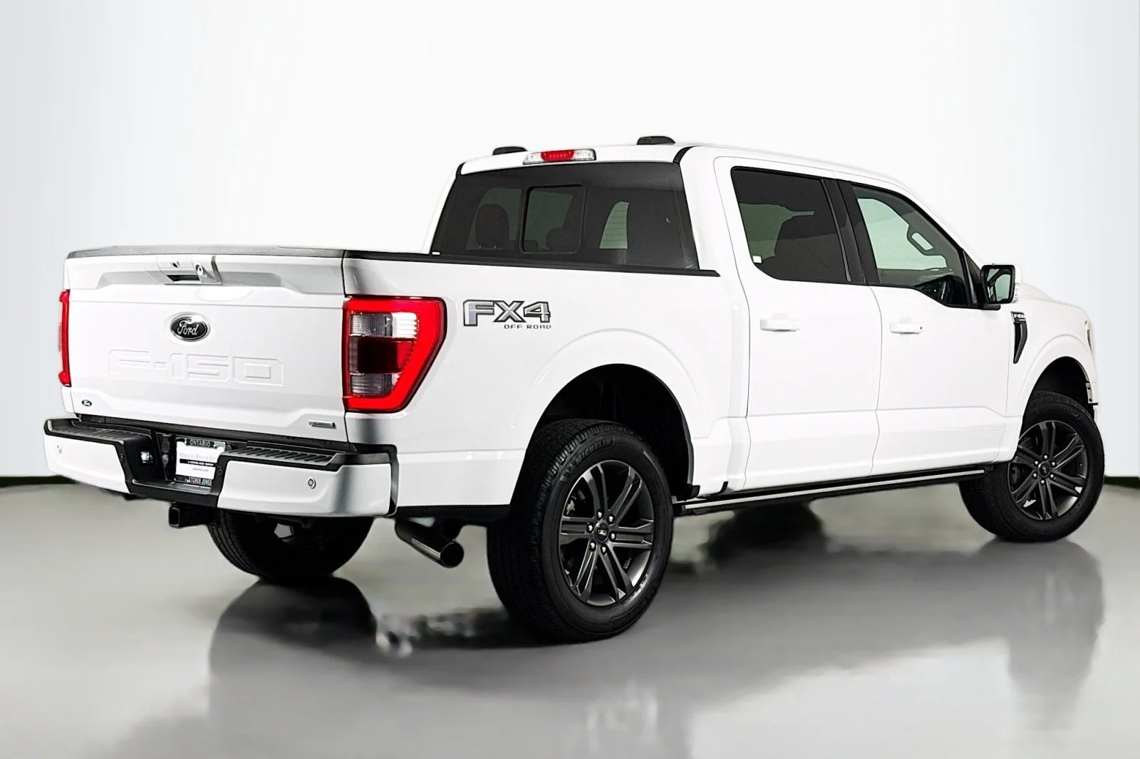 Used 2021 Oxford White Ford LARIAT 4X4 SUPERCREW image 13