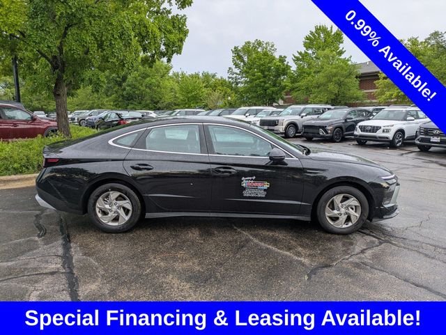 Used 2026 Black Hyundai SE image 8