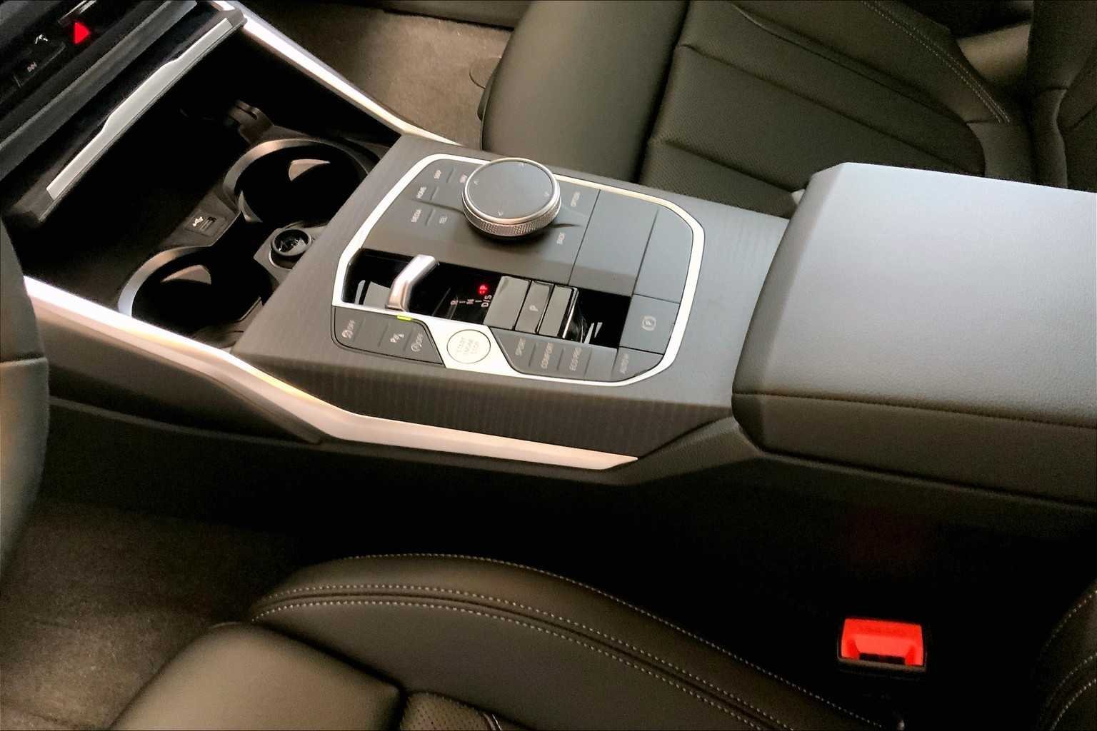 2025 BMW 3 Series 330i - Photo 7