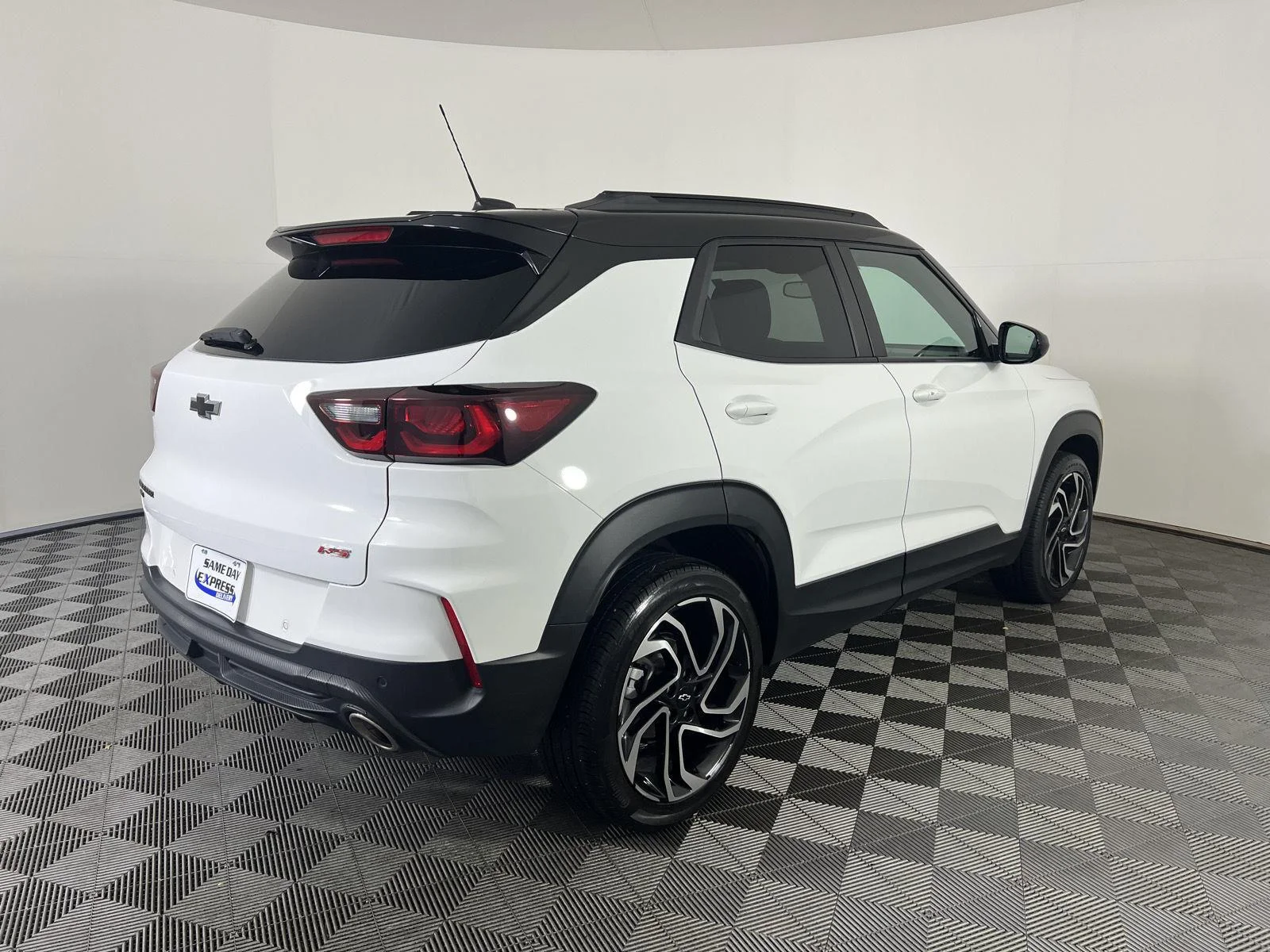 Used 2024 Summit White Chevrolet RS image 23