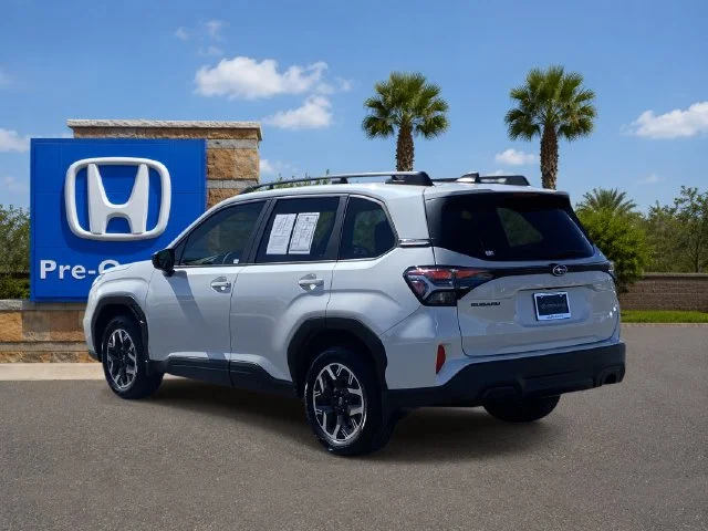 Used 2025 Crystal White Pearl Subaru Premium image 4