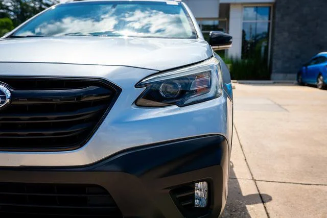 Used 2021 Ice Silver Metallic Subaru Onyx Edition XT image 3