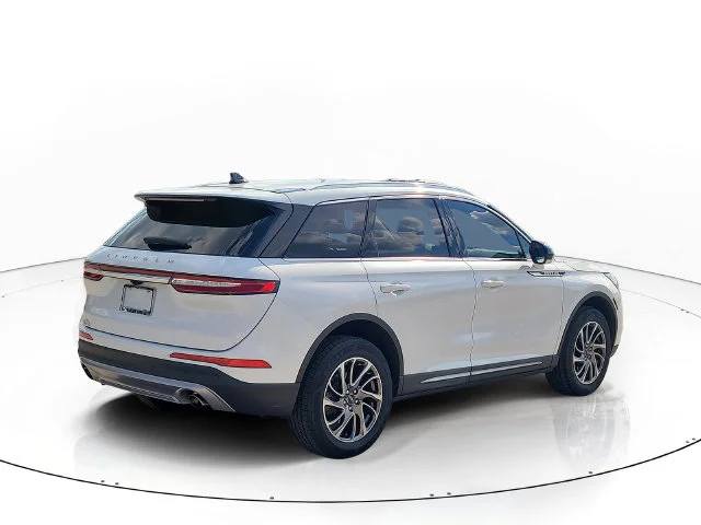 Used 2022 White Lincoln Standard image 5