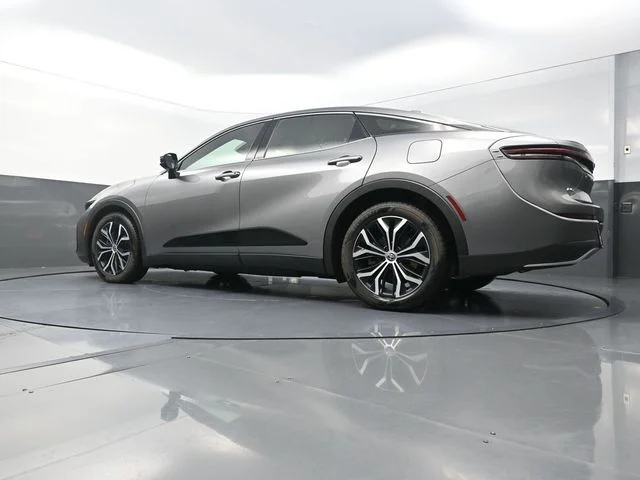 Used 2023  Toyota XLE image 33